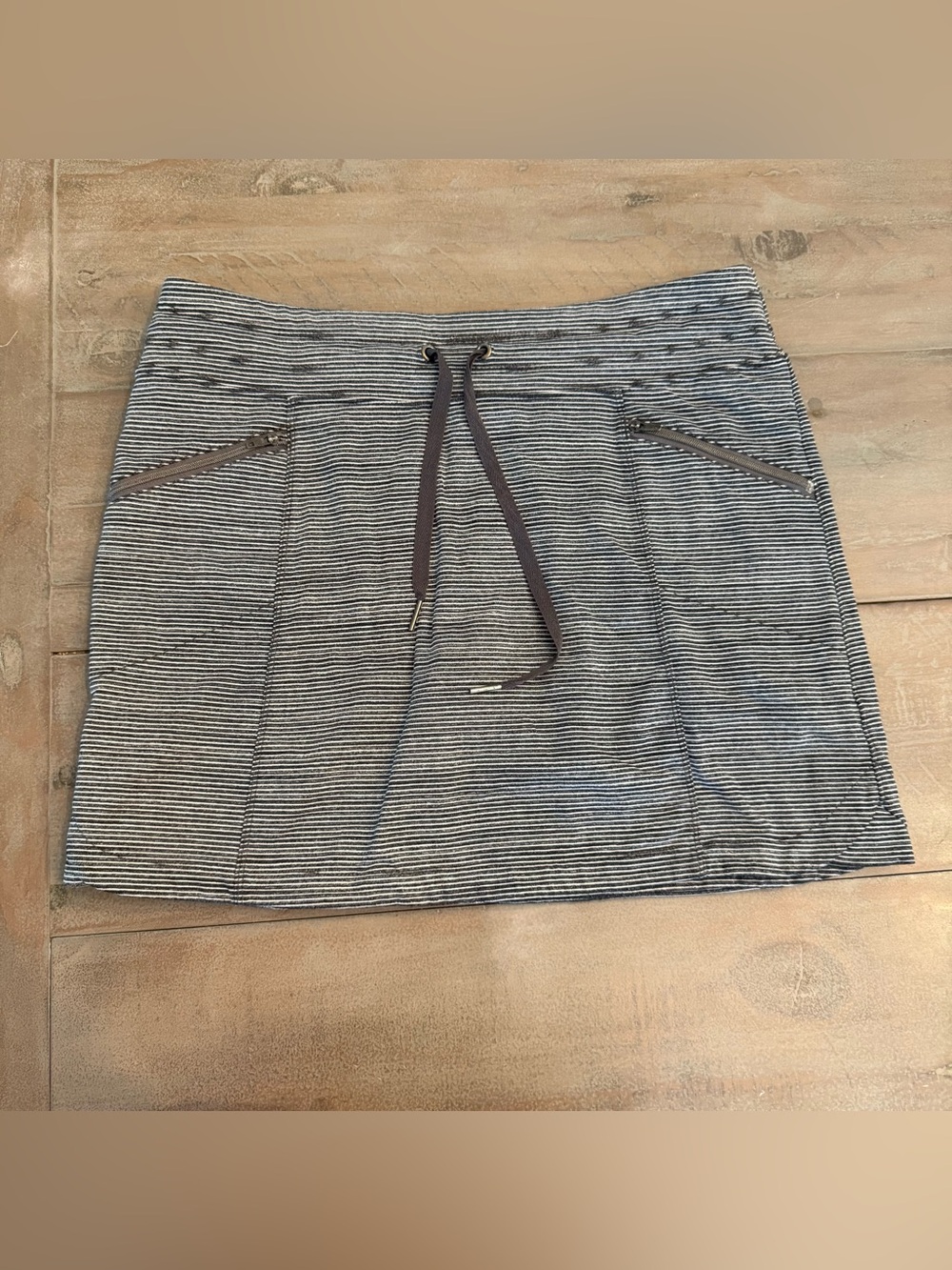 Athleta Women’s Skort Modern Metro Skirt S Heather Gray Draw-String Knit Pockets